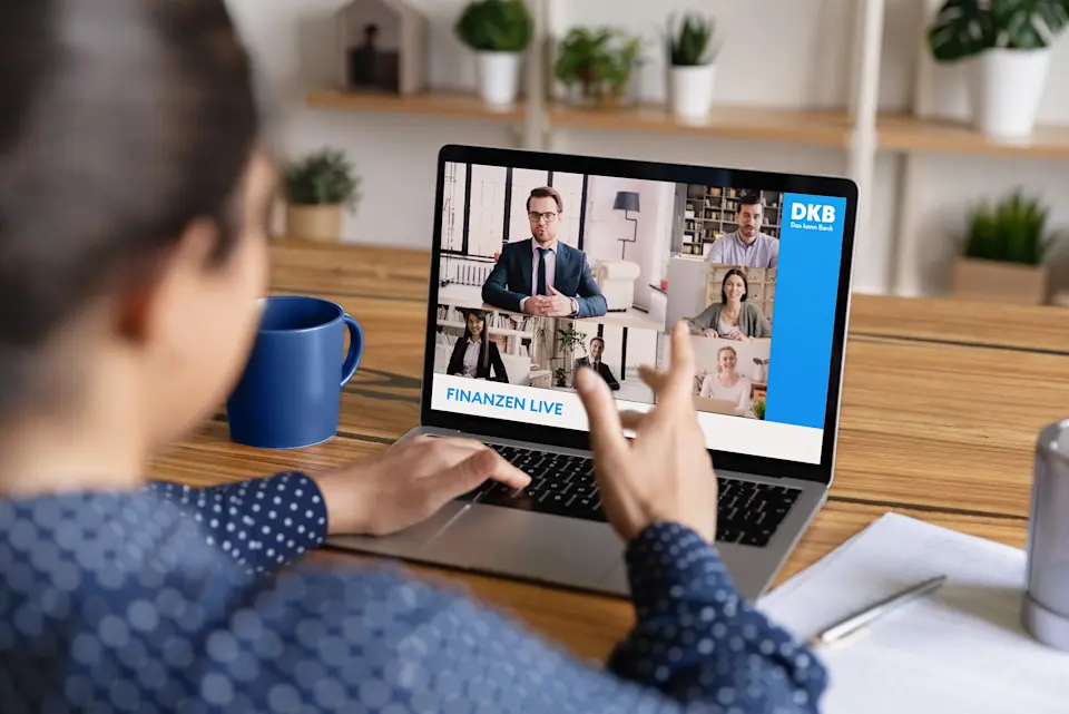 Digitales Gespräch zu Finanzthemen – Motiv der DKB-Webinarseite