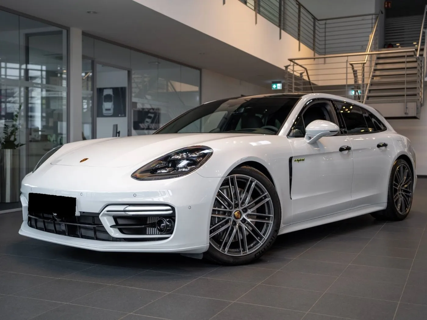 Porsche Panamera 4 E Hybrid Sport Turismo Platinum Edition