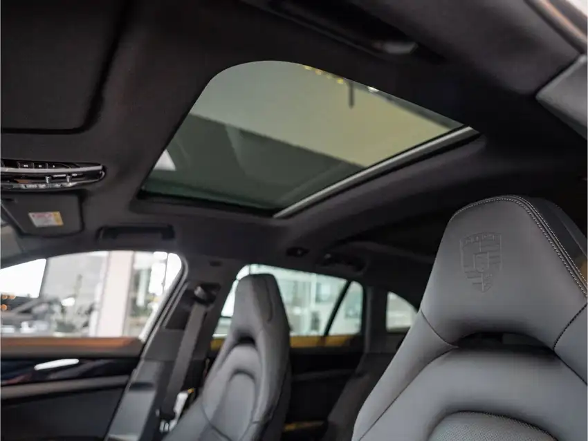 Porsche Panamera 4 E Hybrid Sport Turismo Platinum Edition - Originalfoto 3