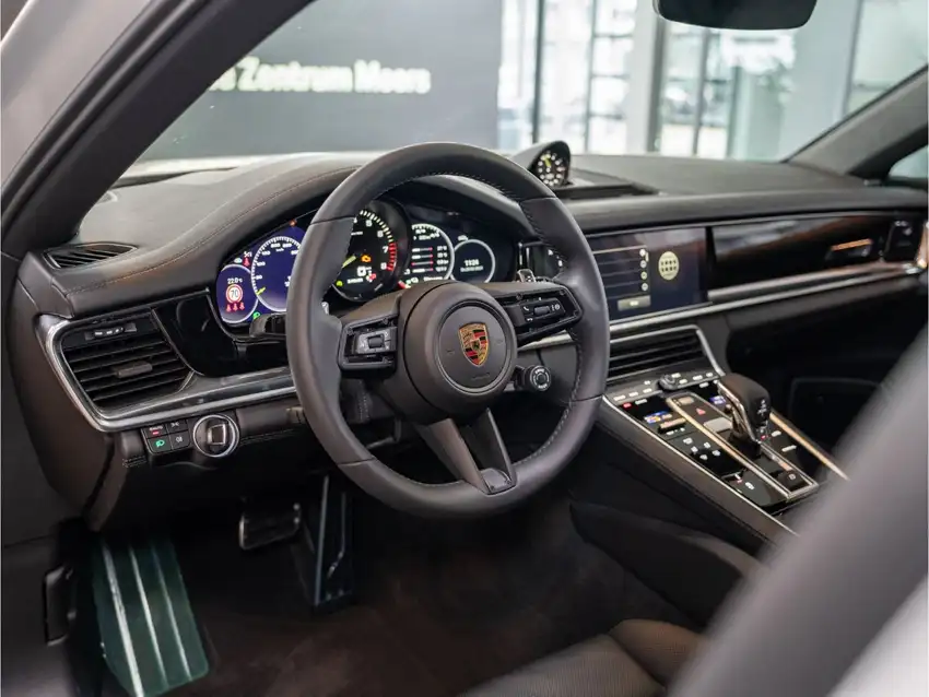 Porsche Panamera 4 E Hybrid Sport Turismo Platinum Edition - Originalfoto 4