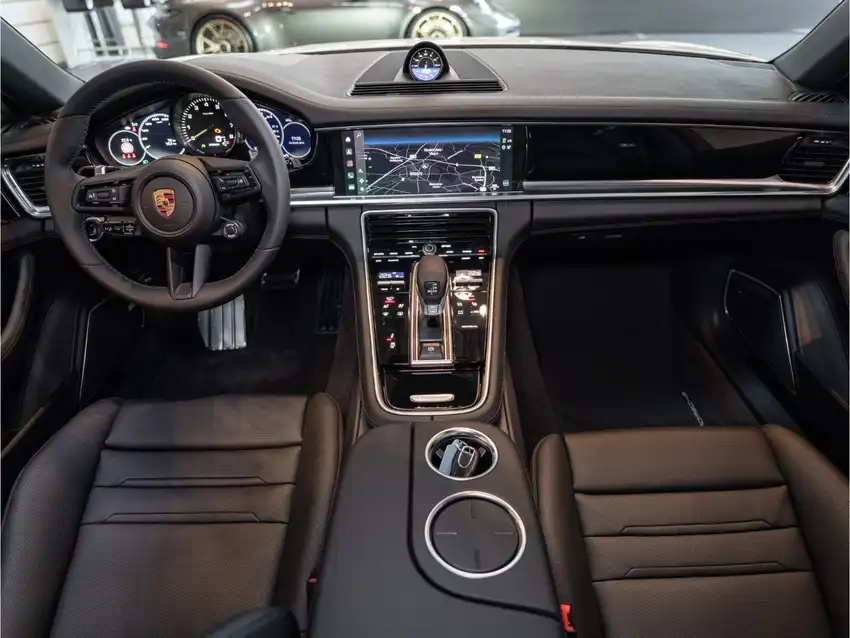 Porsche Panamera 4 E Hybrid Sport Turismo Platinum Edition - Originalfoto 5
