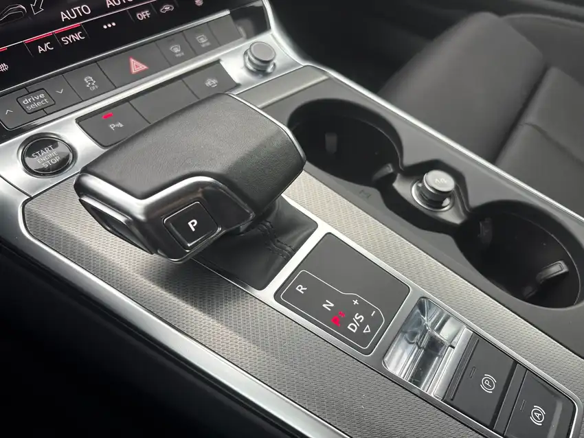 Audi A6 Limousine 50 TFSI E Sport S Tron - Originalfoto 30