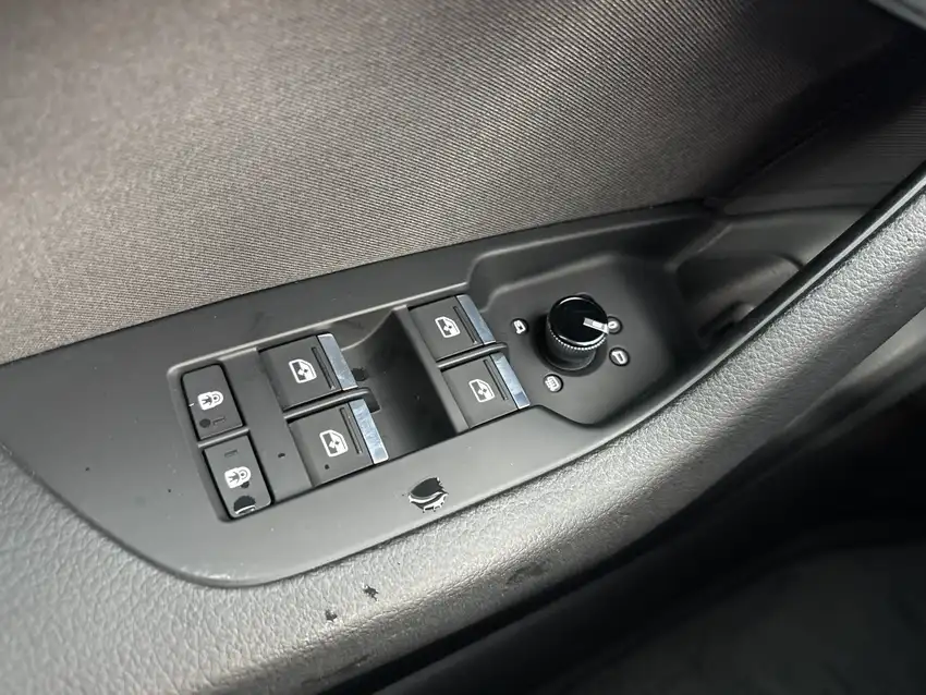 Audi A6 Limousine 50 TFSI E Sport S Tron - Originalfoto 35