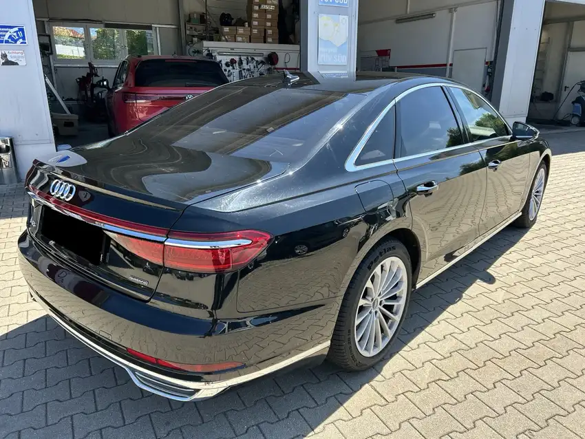 Audi A8 30 TDI Quattro - Originalfoto 3