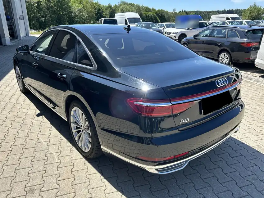 Audi A8 30 TDI Quattro - Originalfoto 4