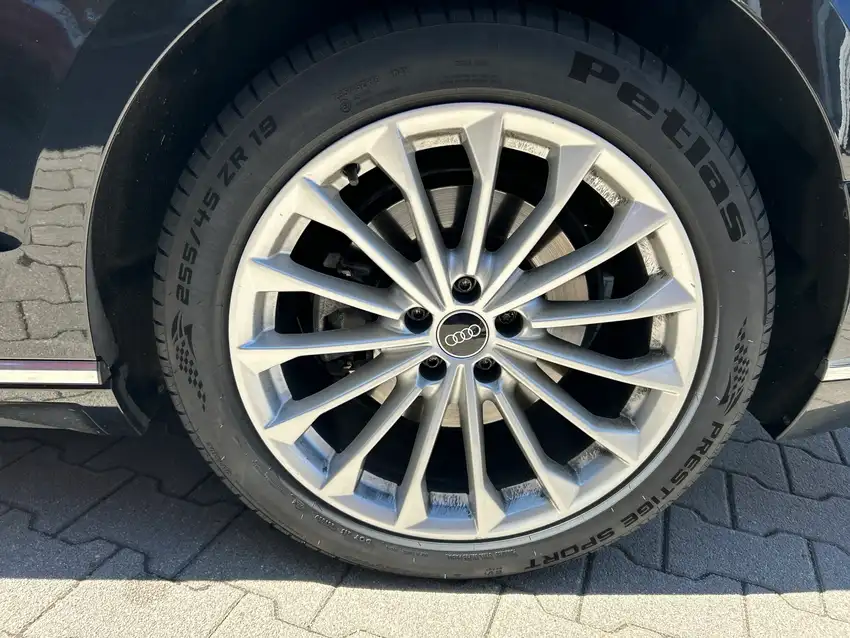 Audi A8 30 TDI Quattro - Originalfoto 8