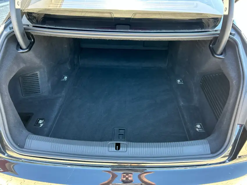 Audi A8 30 TDI Quattro - Originalfoto 14