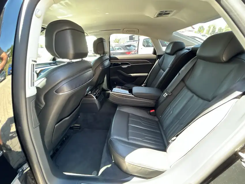 Audi A8 30 TDI Quattro - Originalfoto 17