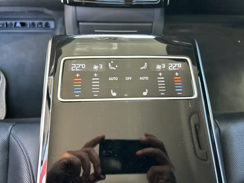Audi A8 30 TDI Quattro - Originalfoto 30