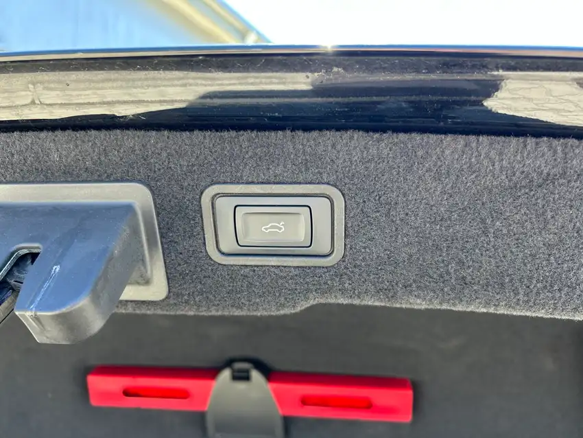 Audi A8 30 TDI Quattro - Originalfoto 32
