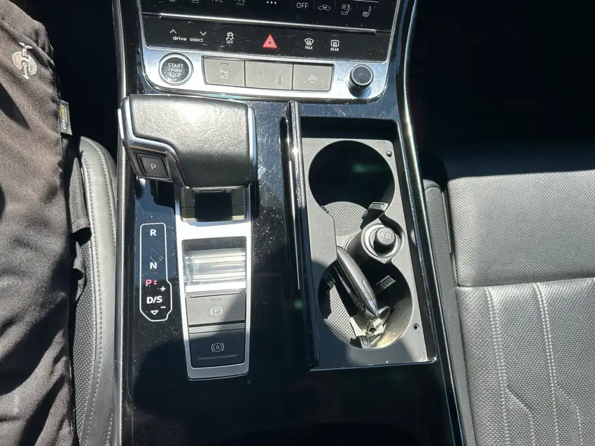 Audi A8 30 TDI Quattro - Originalfoto 33