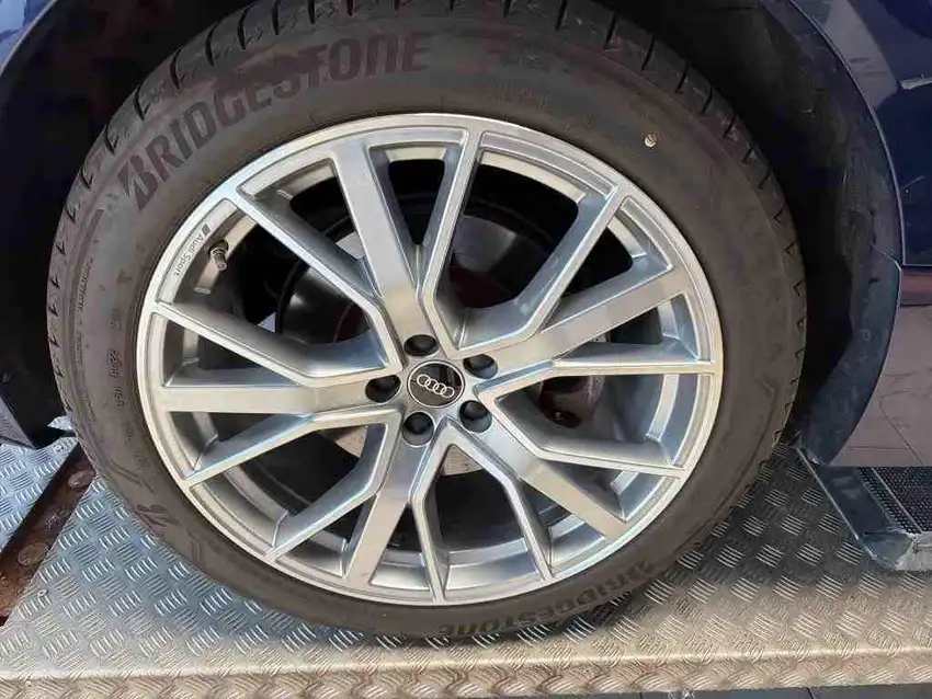 Audi e-tron 55 S Line Quattro - Originalfoto 4