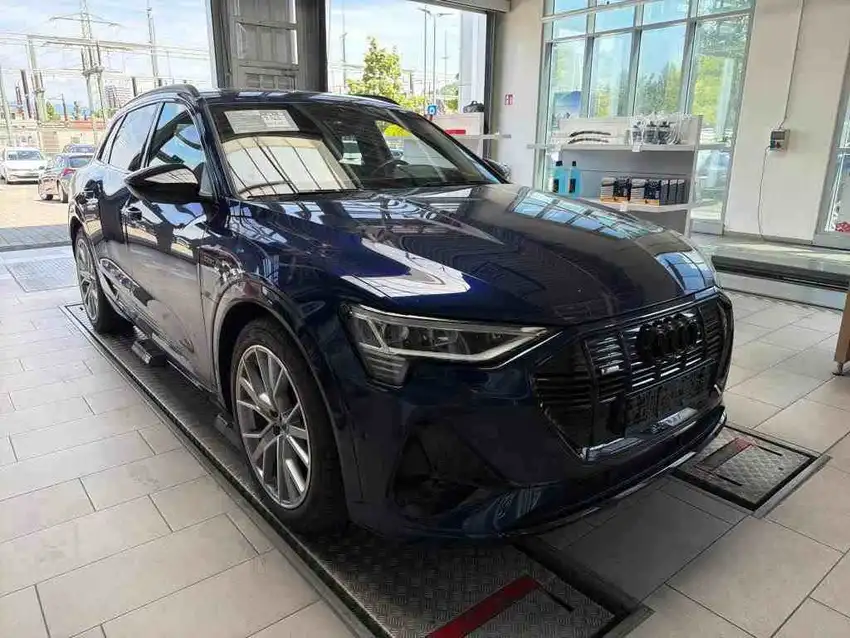 Audi e-tron 55 S Line Quattro - Originalfoto 6