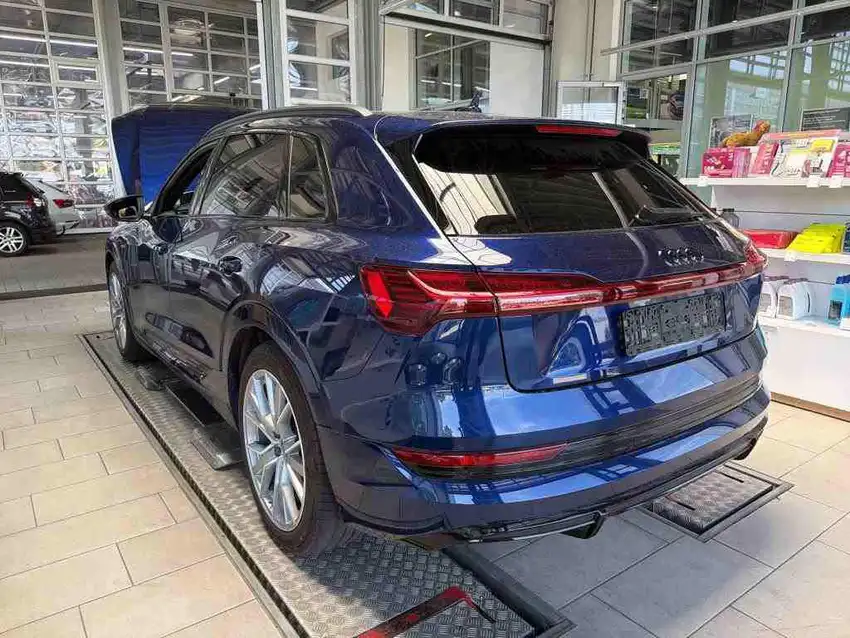 Audi e-tron 55 S Line Quattro - Originalfoto 7