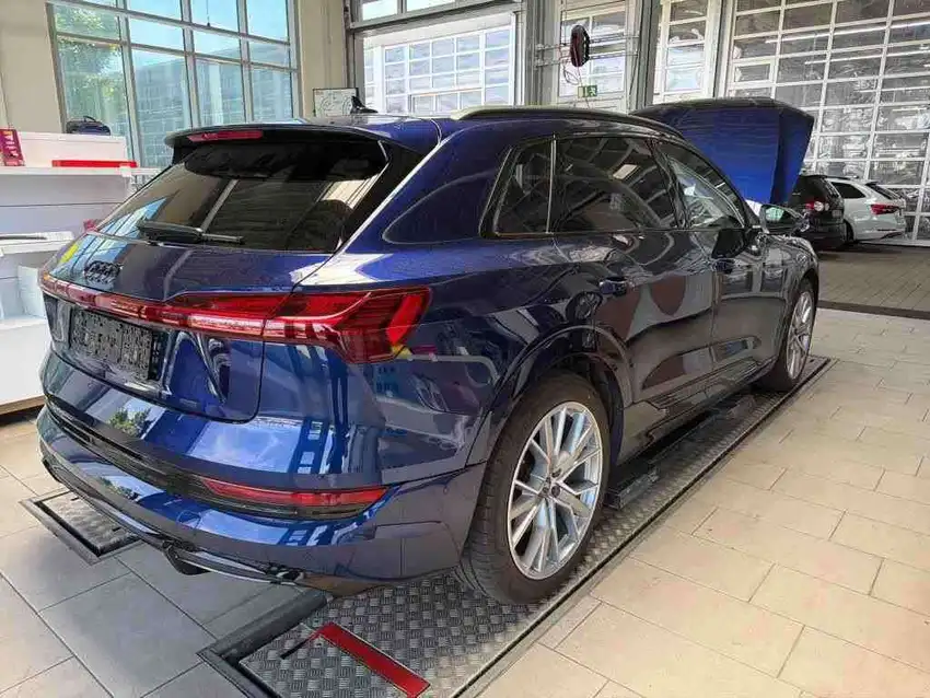 Audi e-tron 55 S Line Quattro - Originalfoto 8