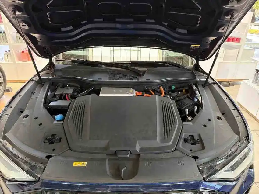 Audi e-tron 55 S Line Quattro - Originalfoto 9