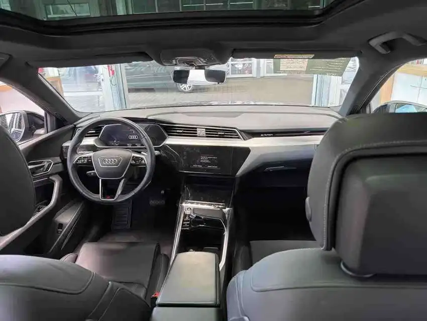 Audi e-tron 55 S Line Quattro - Originalfoto 18
