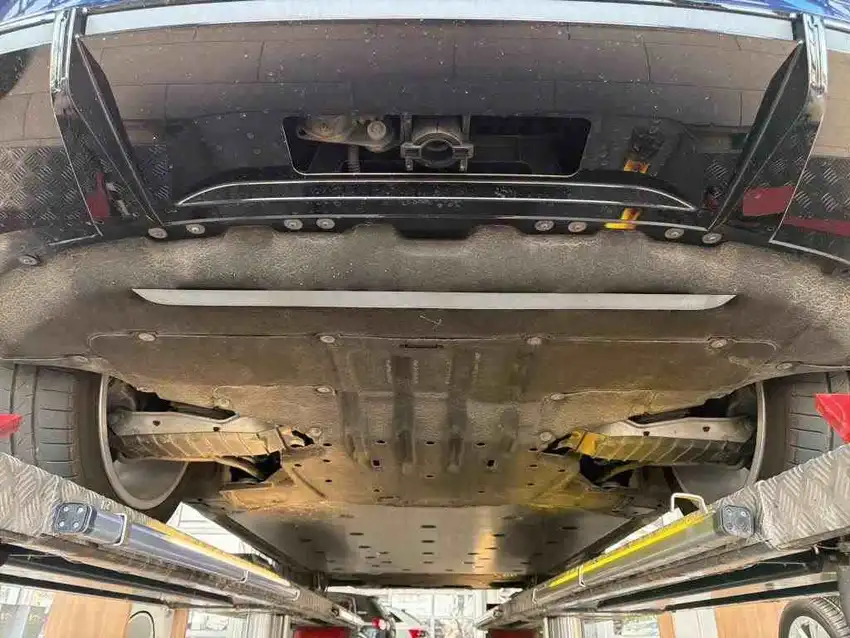 Audi e-tron 55 S Line Quattro - Originalfoto 23