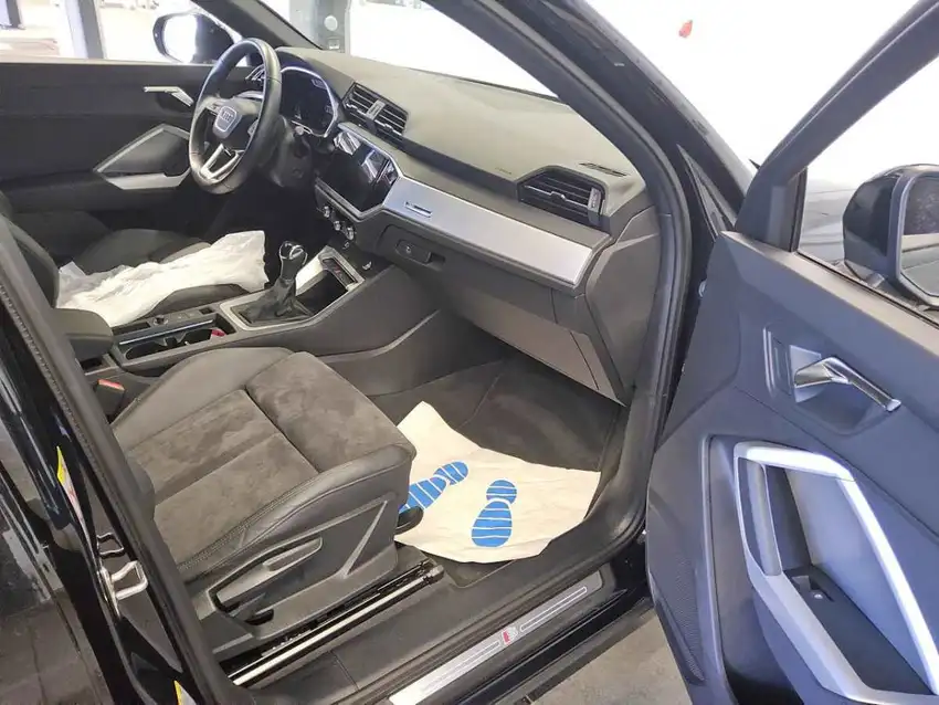 Audi Q3 Sportback 45 14 TFSI E S Line S - Originalfoto 13