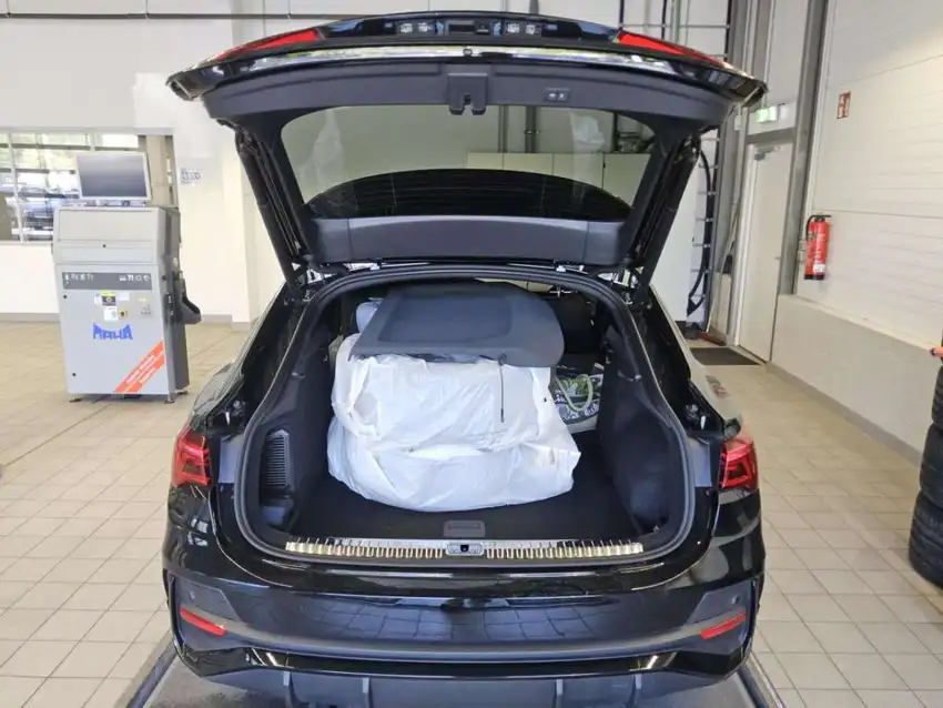 Audi Q3 Sportback 45 14 TFSI E S Line S - Originalfoto 18