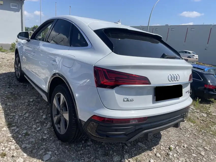 Audi Q5 Sportback 50 TFSI E Quattro - Originalfoto 2
