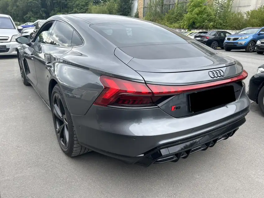 Audi e-tron Gt Basis Quattro - Originalfoto 4