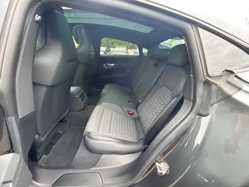Audi e-tron Gt Basis Quattro - Originalfoto 17