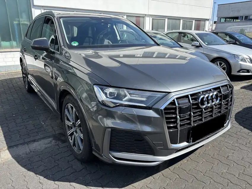 Audi Q7 55 TFSI Quattro S Line - Originalfoto 2