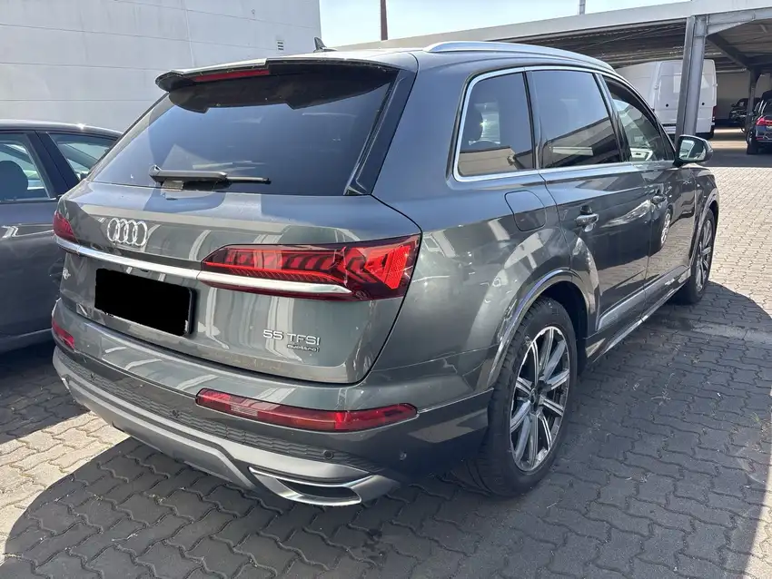 Audi Q7 55 TFSI Quattro S Line - Originalfoto 3