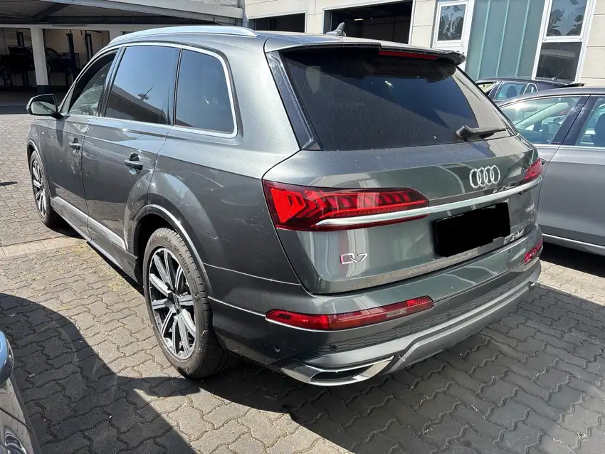 Audi Q7 55 TFSI Quattro S Line - Originalfoto 4