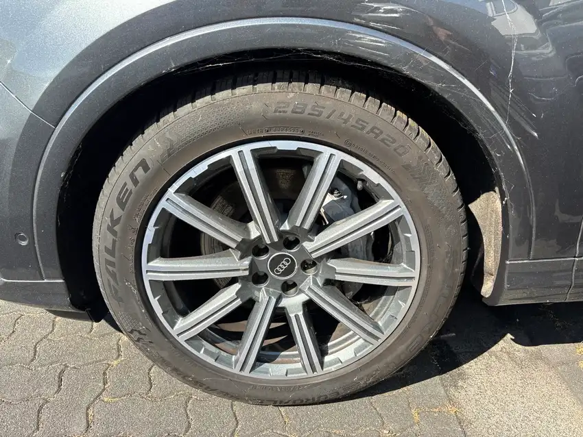 Audi Q7 55 TFSI Quattro S Line - Originalfoto 7