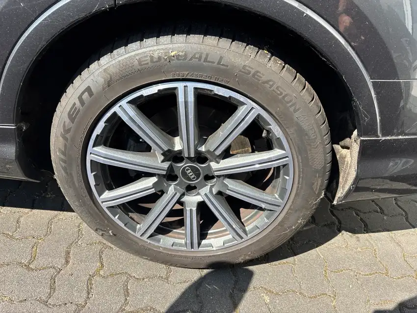 Audi Q7 55 TFSI Quattro S Line - Originalfoto 8