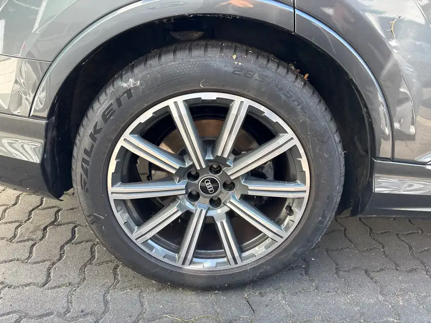 Audi Q7 55 TFSI Quattro S Line - Originalfoto 9