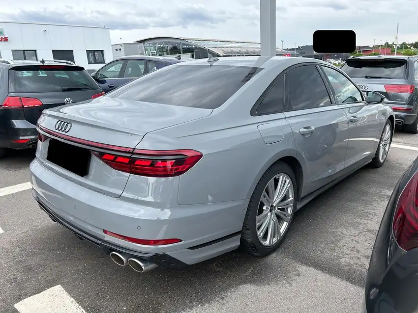 Audi S8 4.0 TFSI quattro - Originalfoto 3