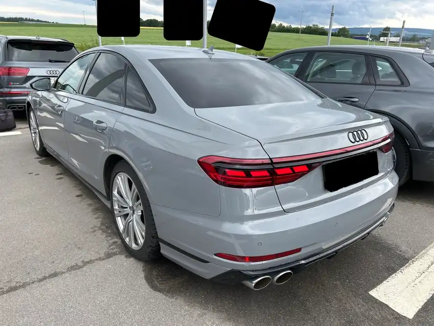 Audi S8 4.0 TFSI quattro - Originalfoto 4