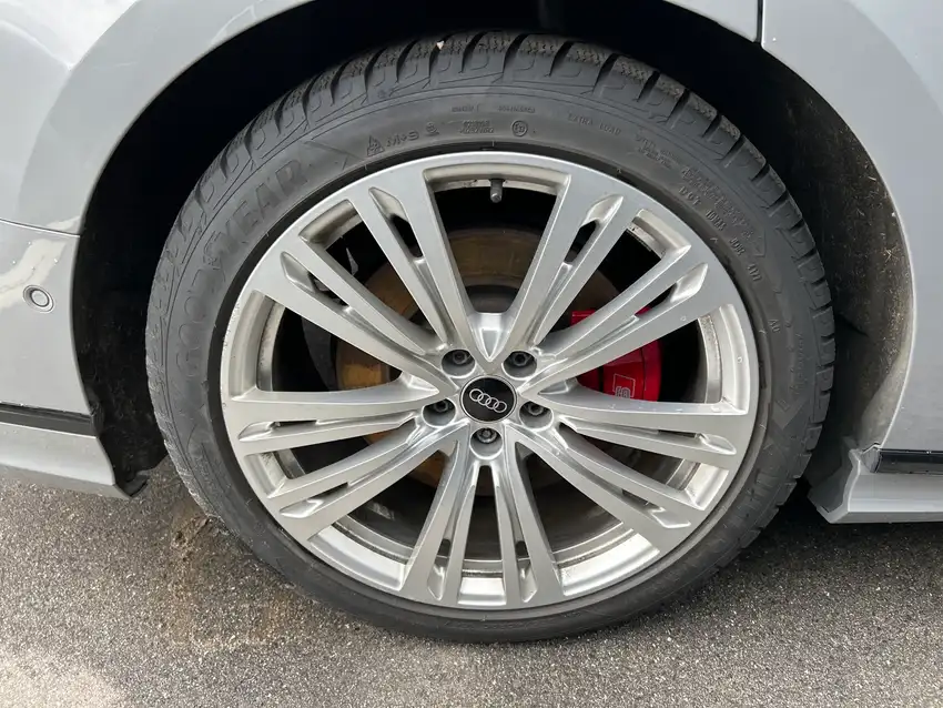 Audi S8 4.0 TFSI quattro - Originalfoto 9