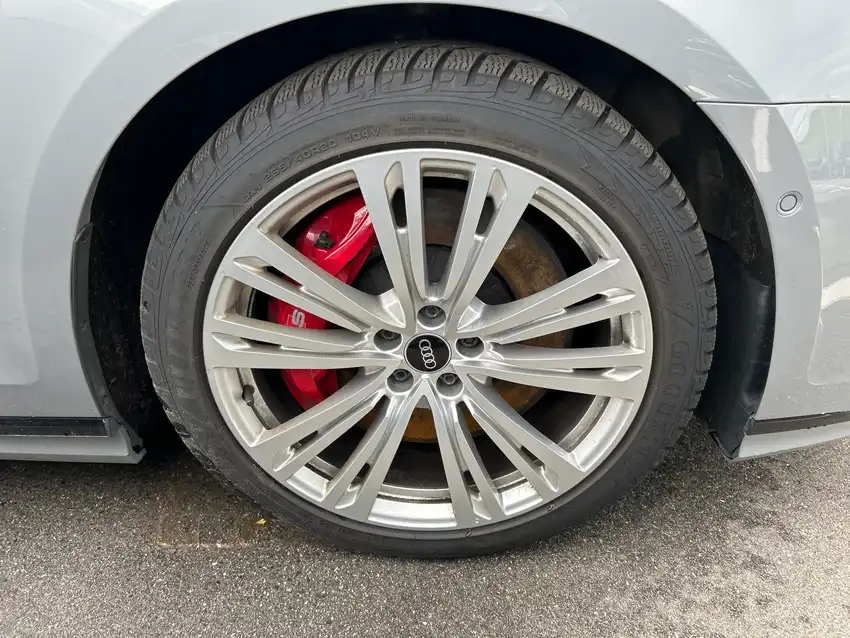 Audi S8 4.0 TFSI quattro - Originalfoto 10