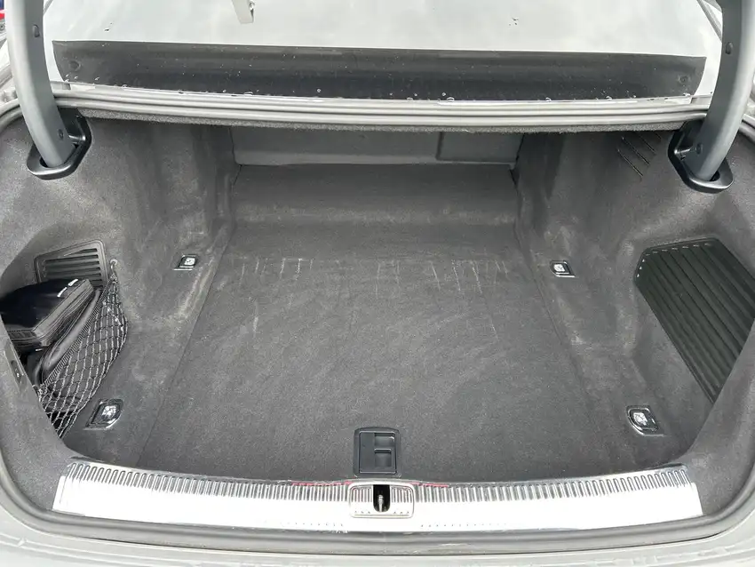Audi S8 4.0 TFSI quattro - Originalfoto 14
