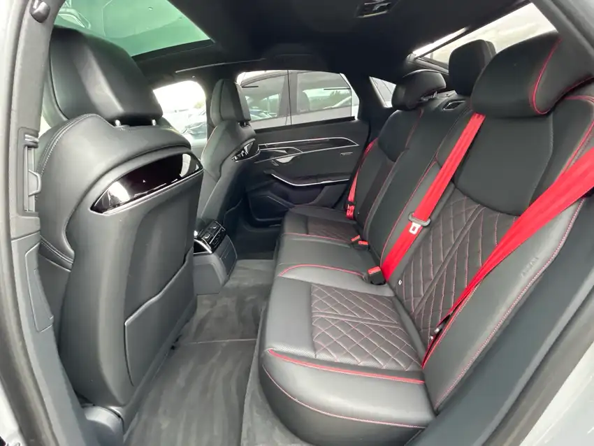 Audi S8 4.0 TFSI quattro - Originalfoto 17