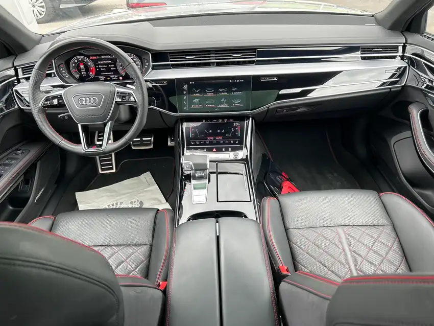 Audi S8 4.0 TFSI quattro - Originalfoto 18