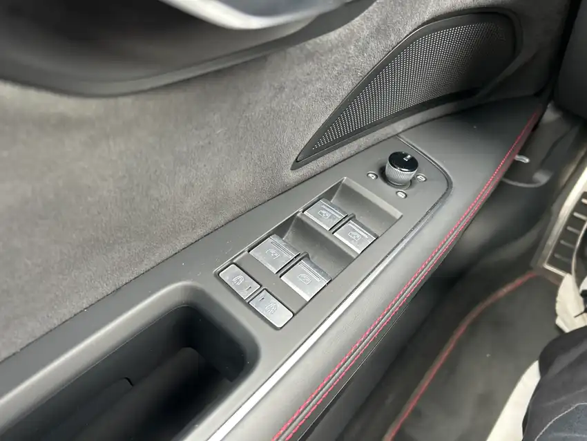 Audi S8 4.0 TFSI quattro - Originalfoto 26