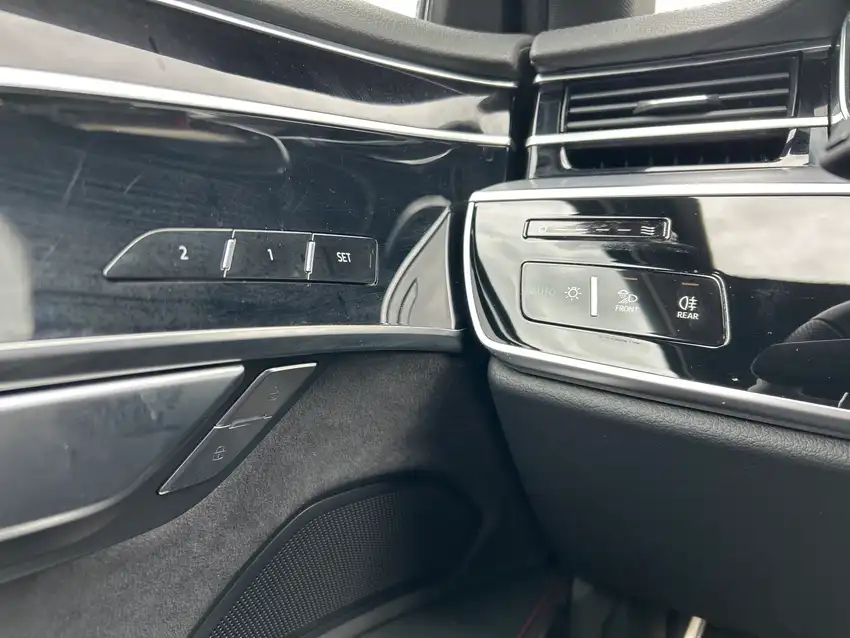 Audi S8 4.0 TFSI quattro - Originalfoto 27