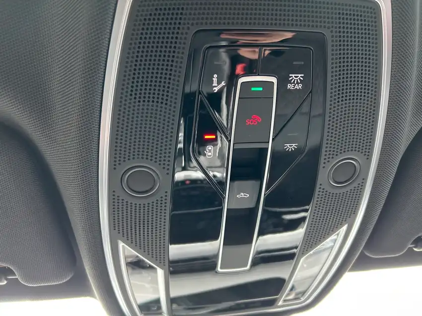 Audi S8 4.0 TFSI quattro - Originalfoto 28