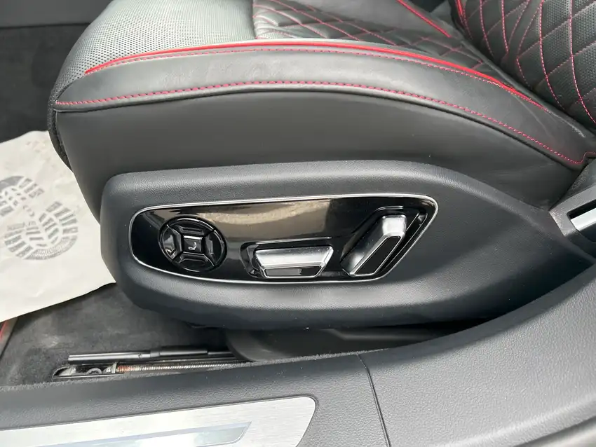 Audi S8 4.0 TFSI quattro - Originalfoto 34