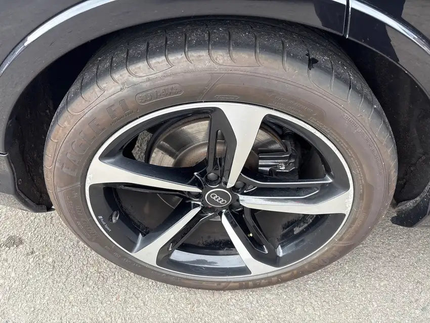 Audi SQ7 4.0 TFSI quattro - Originalfoto 9