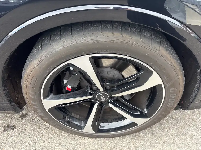 Audi SQ7 4.0 TFSI quattro - Originalfoto 10