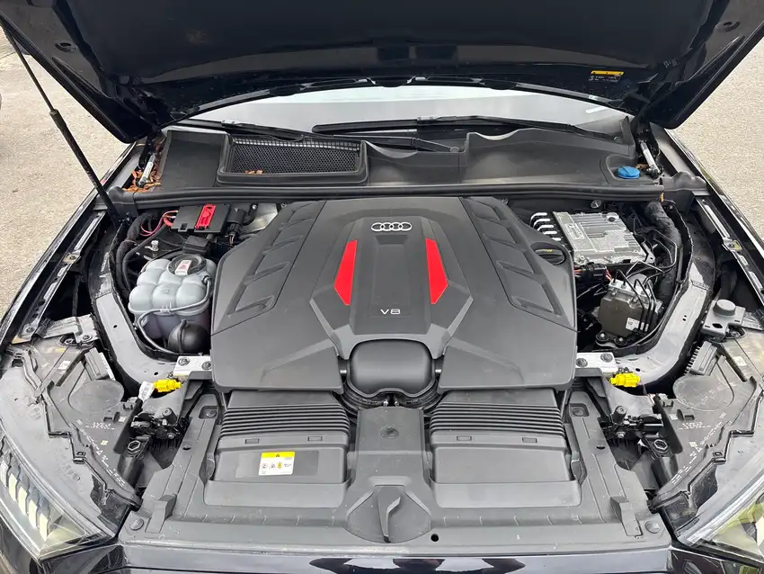 Audi SQ7 4.0 TFSI quattro - Originalfoto 13