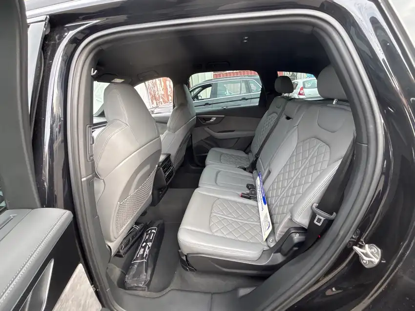 Audi SQ7 4.0 TFSI quattro - Originalfoto 17
