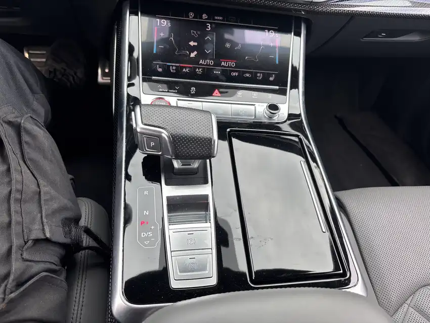 Audi SQ7 4.0 TFSI quattro - Originalfoto 22