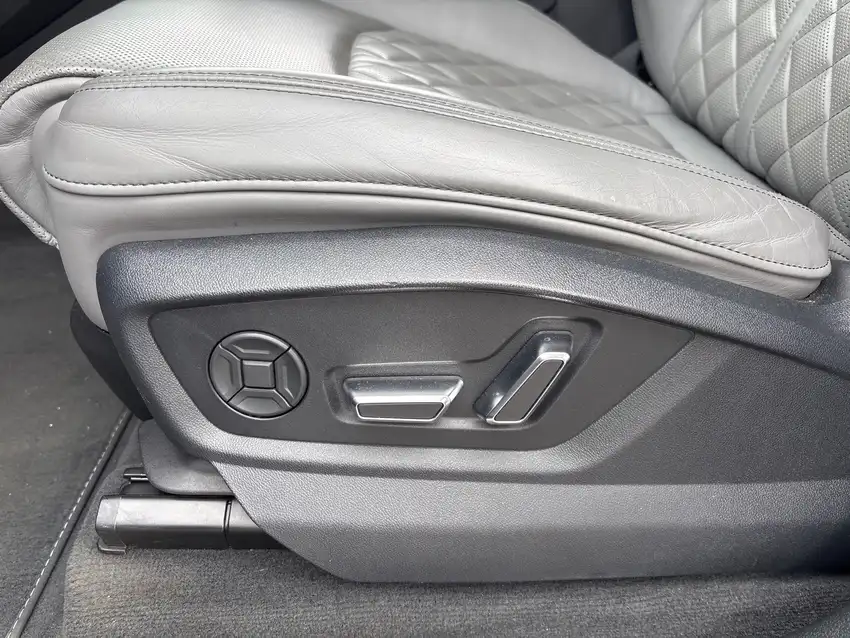 Audi SQ7 4.0 TFSI quattro - Originalfoto 27